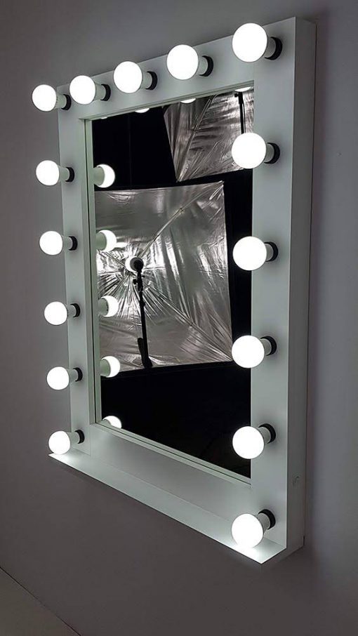 Theaterspiegel von artistmirror 100cm hoch mit 17 Lampen in Weiß