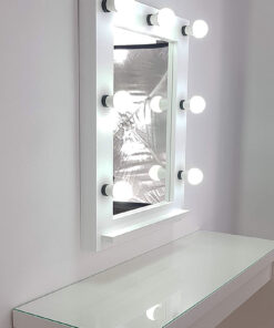 weißer Kosmetikspiegel mit Beleuchtung mit 7 Lampen.