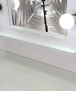 weißer Kosmetikspiegel mit Beleuchtung mit 7 Lampen.