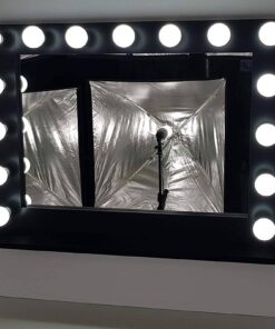 Hollywoodspiegel von artistmirror in Schwarz, Querformat zum Hängen und Stellen, mit 15 Lampen.