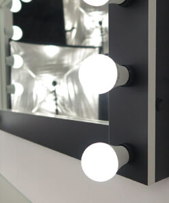 Wandspiegel, groß, querformat, zum Stellen und Hängen, in Schwarz mit weißen Kanten, von artistmirror. Viele Funktionen sind wählbar.